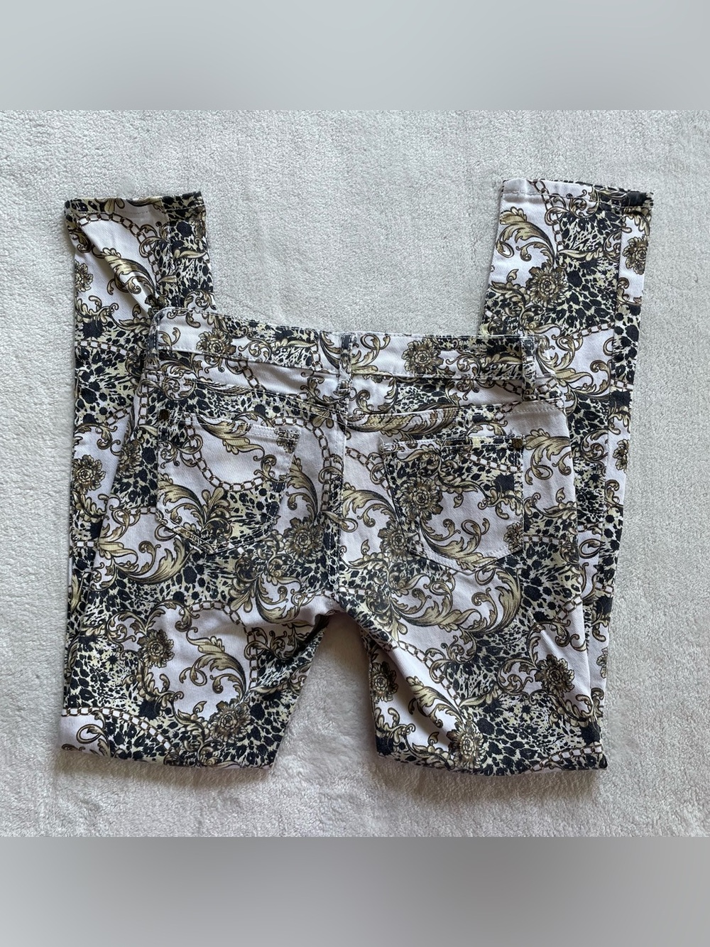HOT KISS Skinny Lilly White and Gold Decor Print Jeans size 7 - Picture 12 of 13